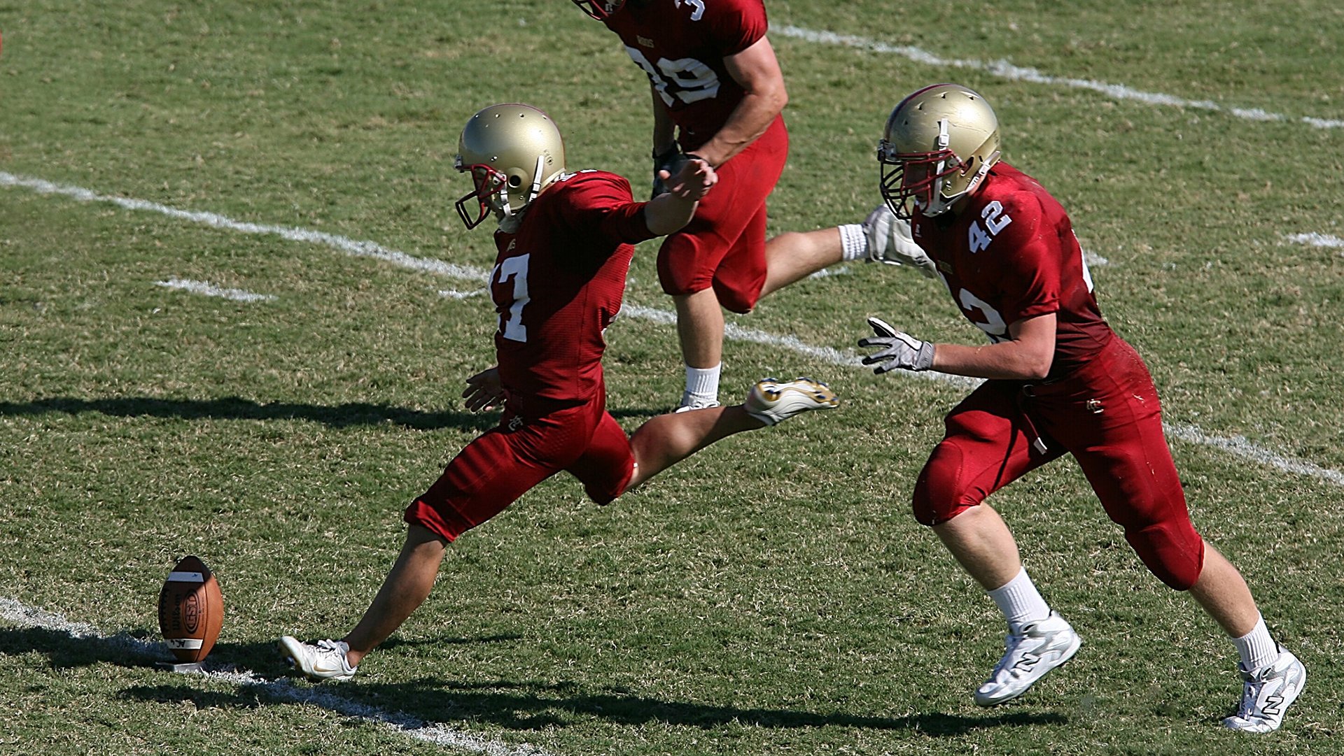 “马科斯·莫奇：阿根廷美洲狮队的防守铁闸，未来光明”